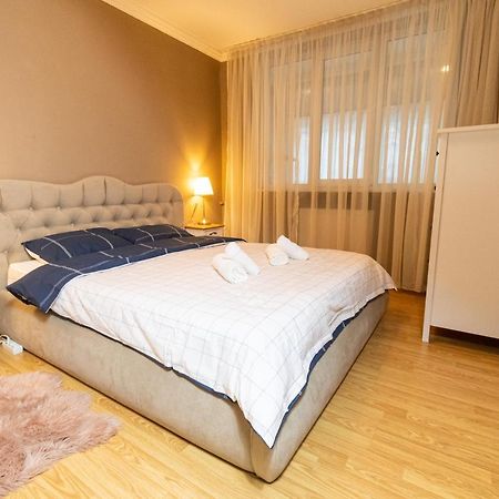 Central Apt. Near Afi Mall, 5 Mins To The Old Town By Car Apartment Брашов Екстериор снимка