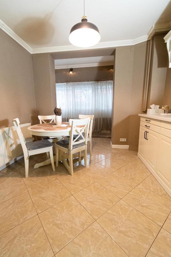 Central Apt. Near Afi Mall, 5 Mins To The Old Town By Car Apartment Брашов Екстериор снимка
