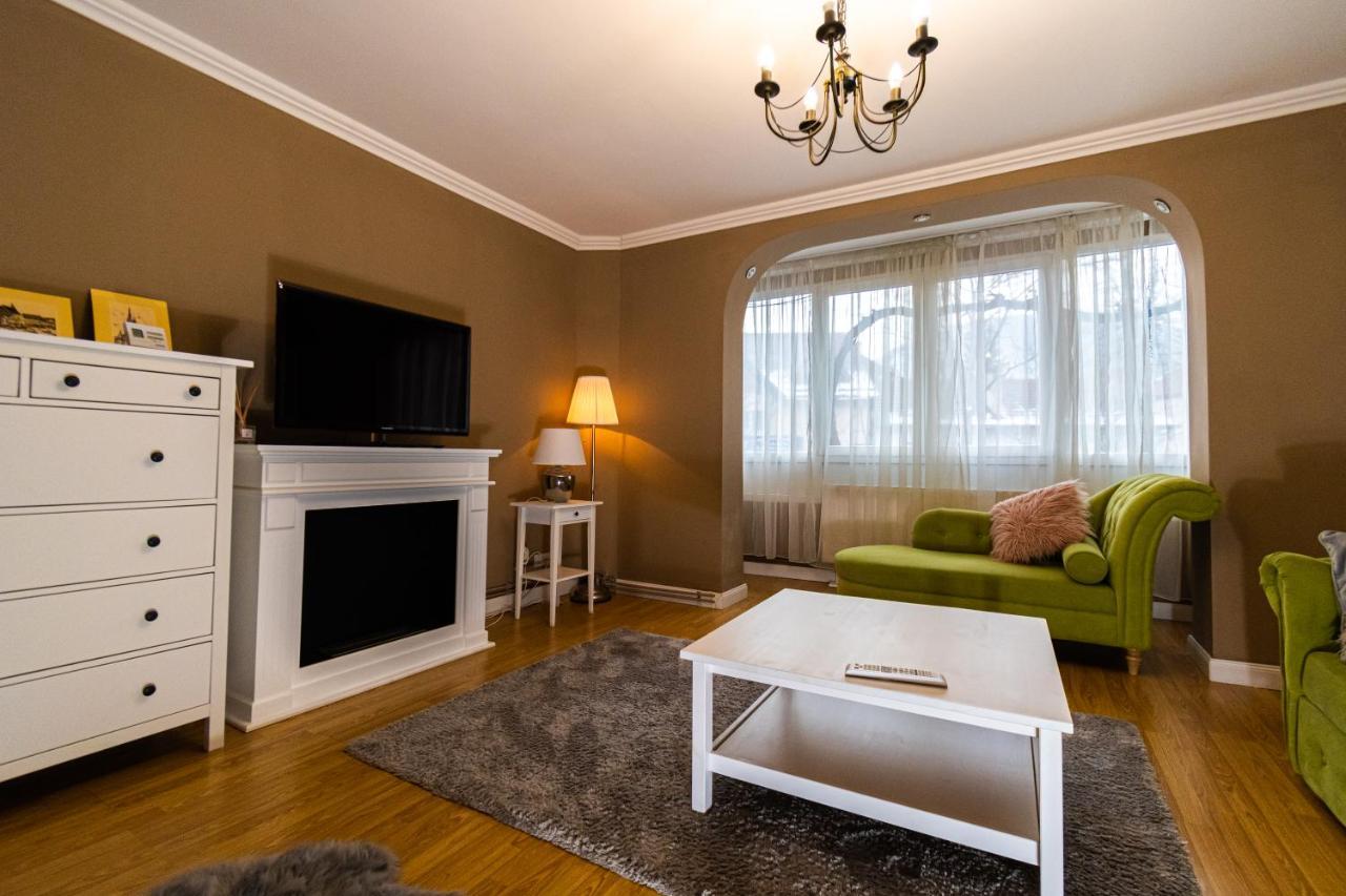 Central Apt. Near Afi Mall, 5 Mins To The Old Town By Car Apartment Брашов Екстериор снимка