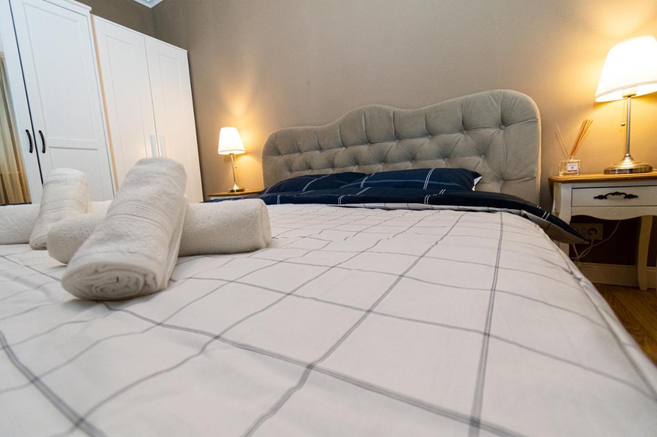 Central Apt. Near Afi Mall, 5 Mins To The Old Town By Car Apartment Брашов Екстериор снимка